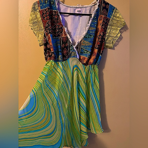 Nom Colorful Tee - Picture 1 of 9